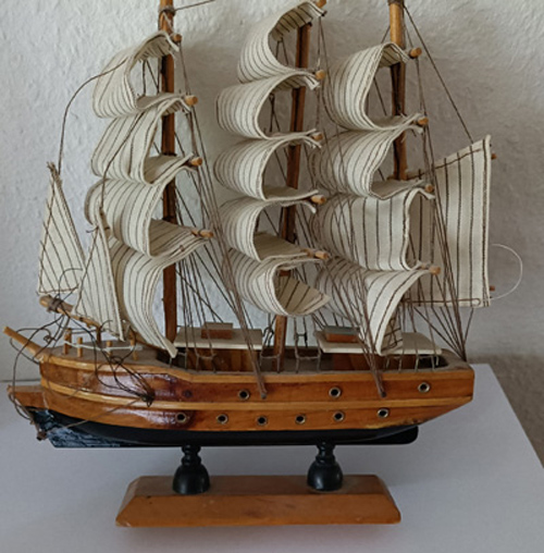 Kleines Modell Schiff - Dreimaster sehr filigran