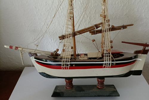 Kleines Modell Schiff -   sehr filigran